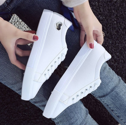 Fashion New Woman PU Leather Shoes Ladies Breathable Cute Heart Flats Casual Shoes White Sneakers