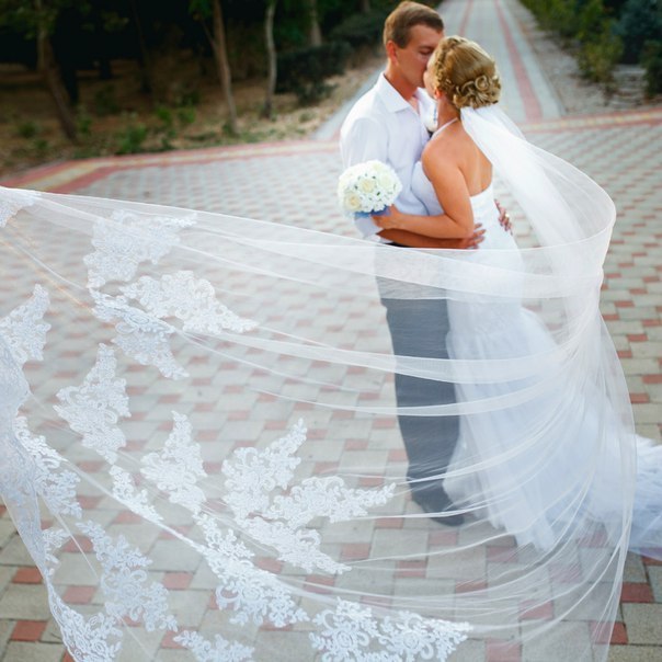 Lace bridal veil